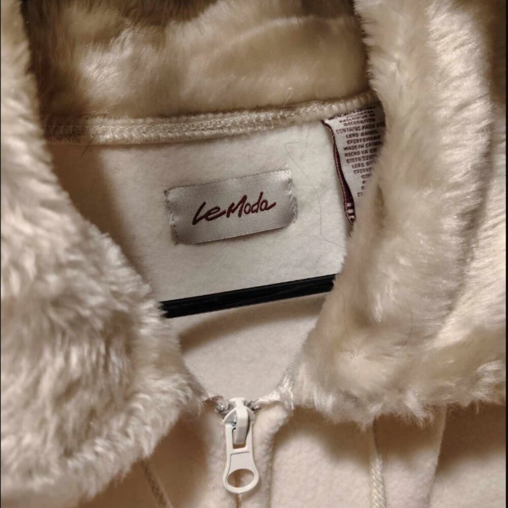 Le Moda Women's Fleece Poncho with Faux Fur Trim – One Size – Elegant and Cozy